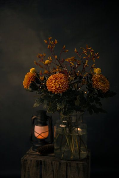 Still life of an autumn bouquet and lantern by Mayra Fotografie