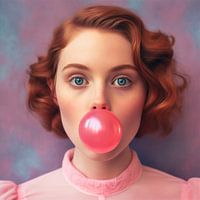 Photo de portrait d'une jeune femme avec un chewing-gum dans la bouche