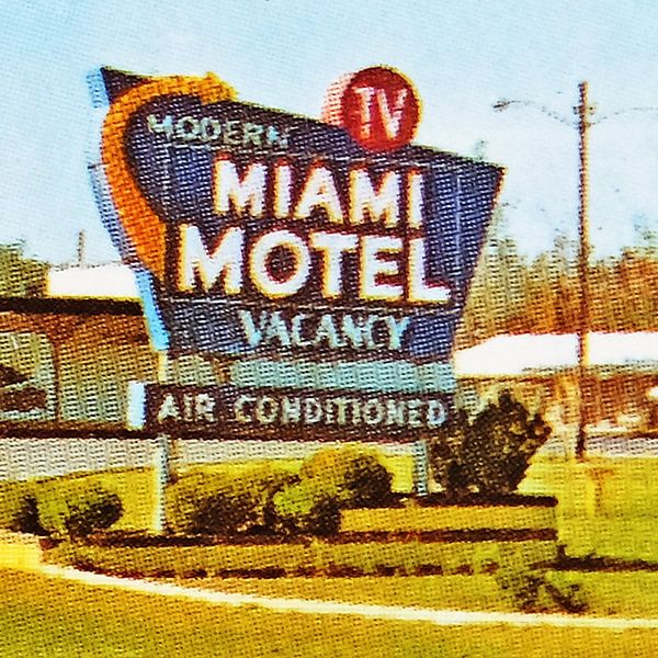 Modern TV - Miami Motel by Melanie Rijkers