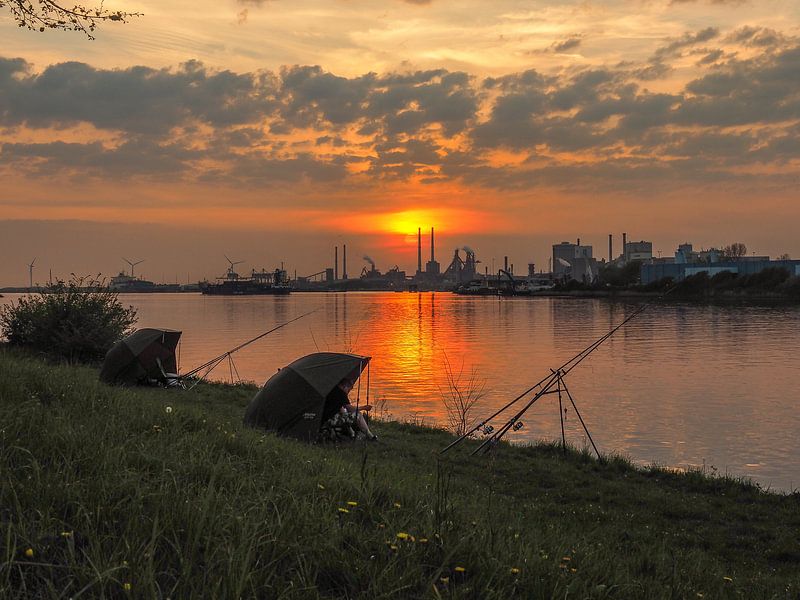 Sonnenuntergang an der Nordsee in Velsen-Zuid von Ardi Mulder