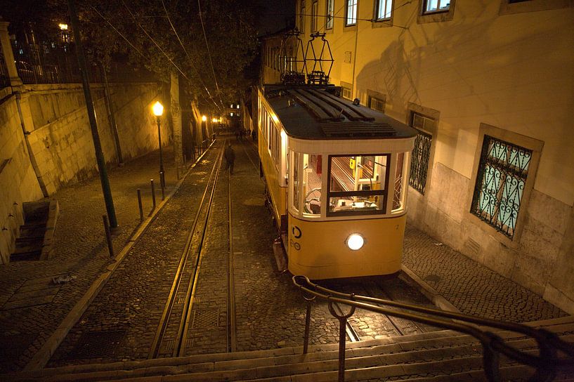 Nostalgie sur rails - L'Elevador da Bica de nuit par WeltReisender Magazin