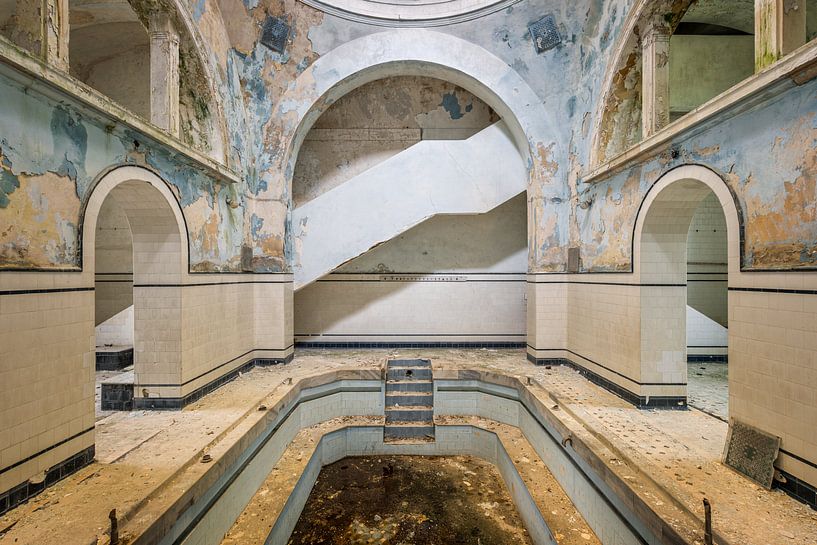 Lost Place - abandoned spa in Eastern Europe by Gentleman of Decay