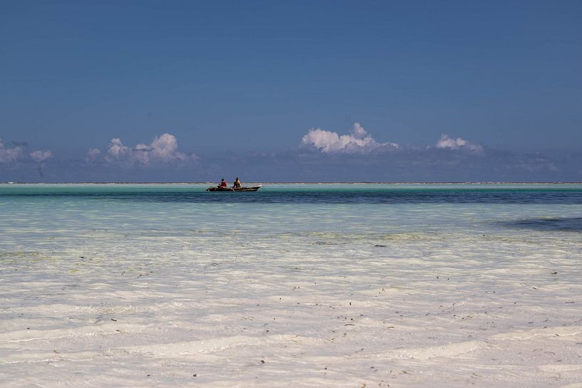 The lonely fishing boat by Suzanne van Dijk