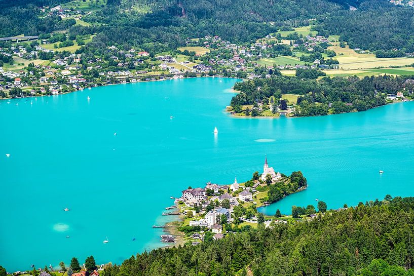 Ein Blick auf die Kirchen von Maria Wörth am Wörthersee in Au von Andreas Völkel