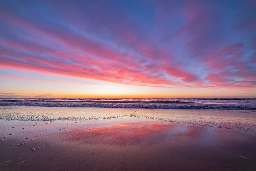 Reflection on the beach by Yanuschka | Fotografie Noordwijk