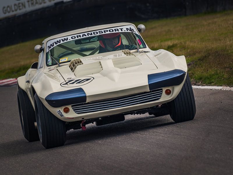 corvette exiting Gerlach bend Zandvoort by Andre Bolhoeve