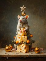 Weihnachtsmaus mit Käsebaum und goldenen Kugeln in festlichem Malstil
