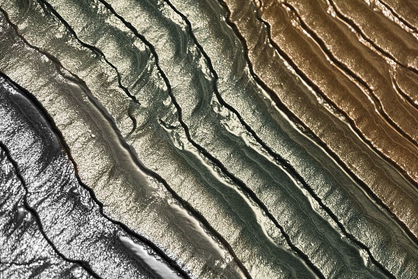 Motif de sable sur la plage avec un dégradé de couleurs inhabituel par Lisette Rijkers