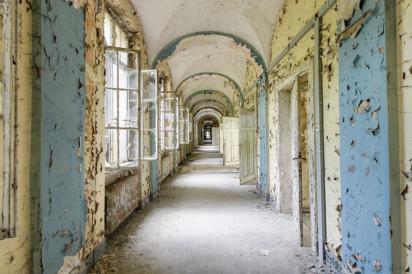 Berlin book forest house, lost place by Jacqueline Ansorg