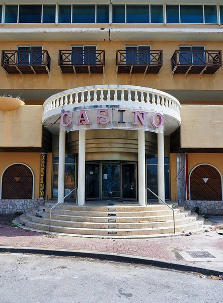 Urbex Casino Curaçao par Atelier Liesjes