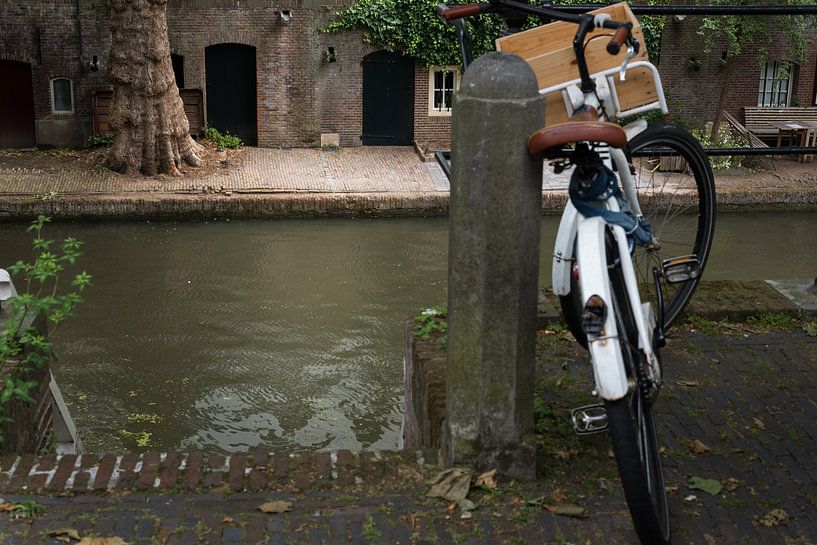 Aan de Oude Gracht-Utrecht 01 von Cilia Brandts