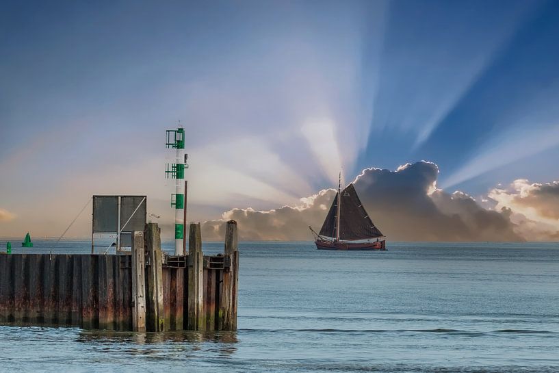 Wadden Sea, sunrise by Gert Hilbink