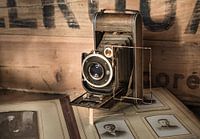 Antike Kamera mit einem alten Album