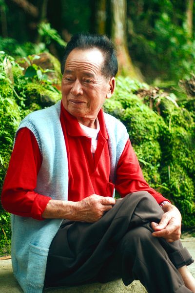 Oude lachende Chinese man von André van Bel