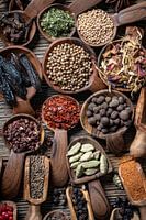 Auswahl exotischer Gewürze aus aller Welt IV