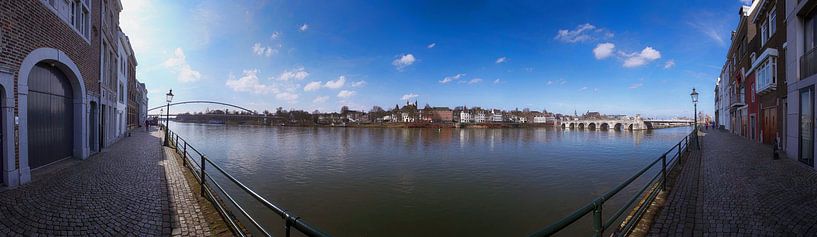 Panorama Maastricht auf der Maas von Pascal Lemlijn