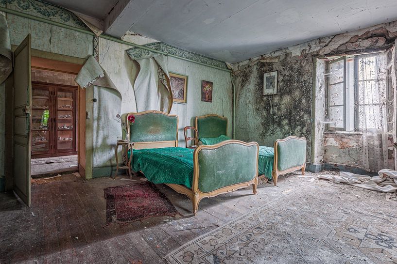 Lost Place - abandoned room by Gentleman of Decay
