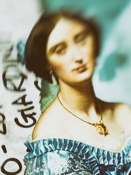 Femme à la chaîne en or par Gabi Hampe