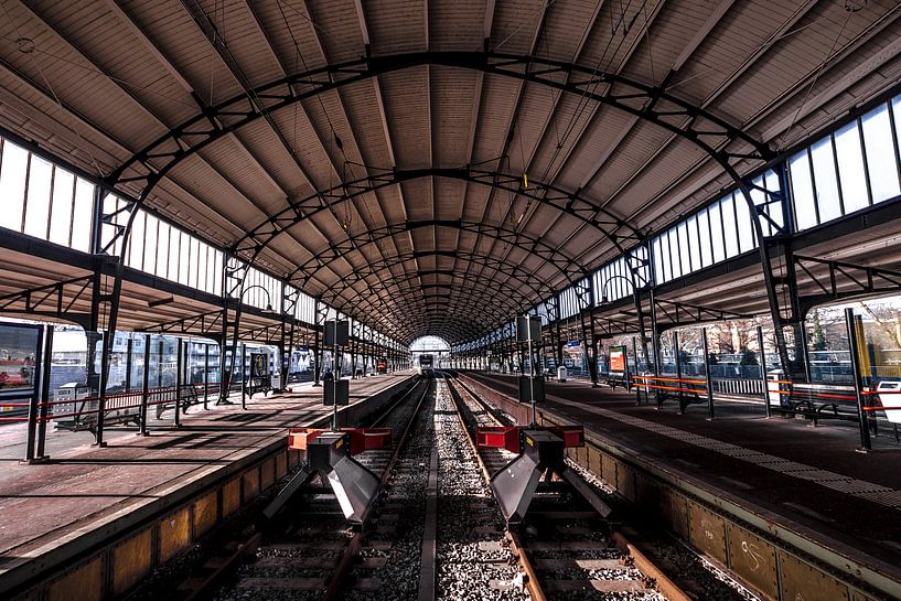 La gare terminale - Gare centrale de Haarlem par Bart Veeken