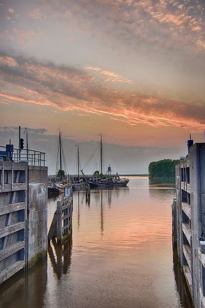 Harbor Salt Camp bei Sonnenuntergang von John Leeninga