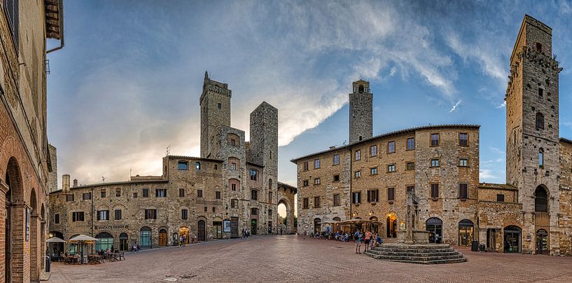 San Gimignano - Piazza della Cisterna von Teun Ruijters
