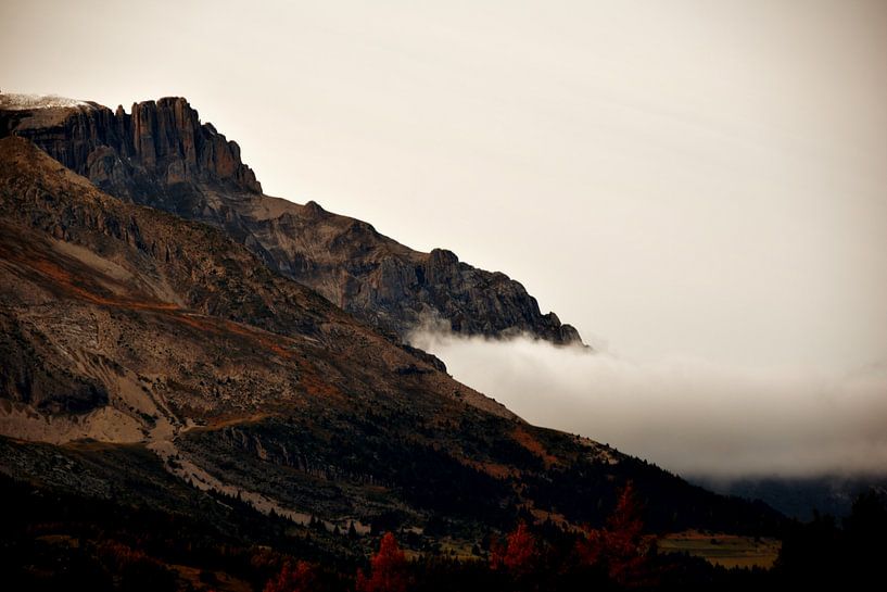 In den Nebel hinein. La Joue du Loup, Französische Alpen. von Luci Boreali