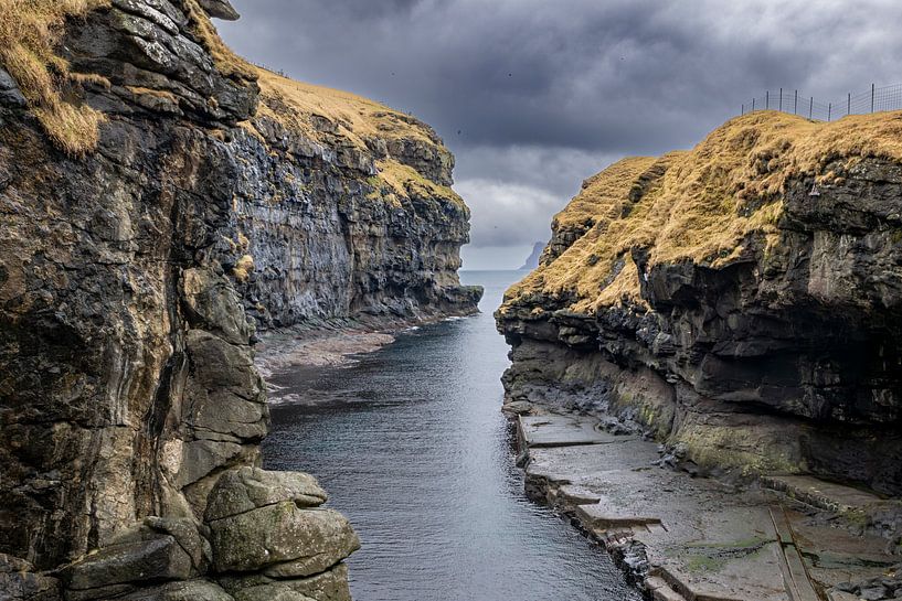 Gjógv natural harbour by Thomas Heins