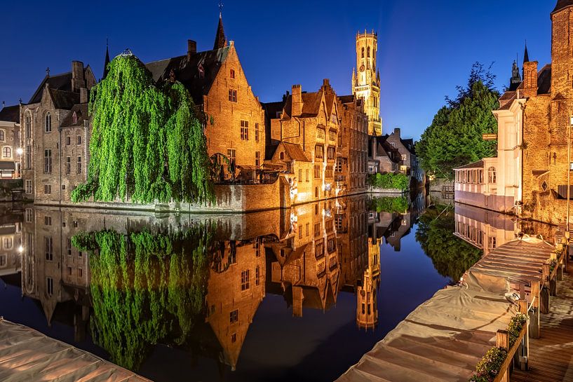 Stadtansicht Brügge in Belgien zur blauen Stunde von Achim Thomae Photography