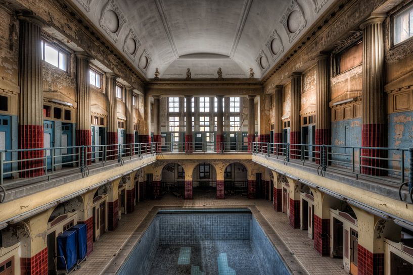 Stadtbad im Niedergang von Perry Wiertz