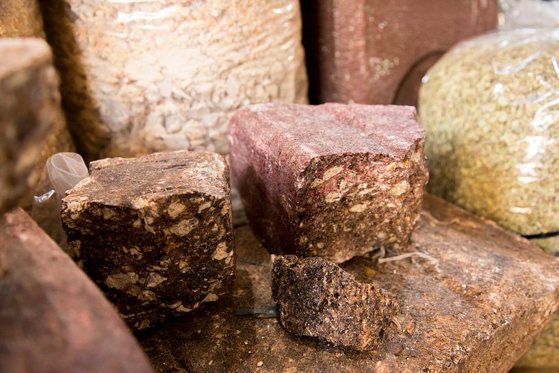 arabische kräuter auf dem markt in dubai von Karijn | Fine art Natuur en Reis Fotografie