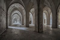 schöne Aussicht auf eine verlassene Halle