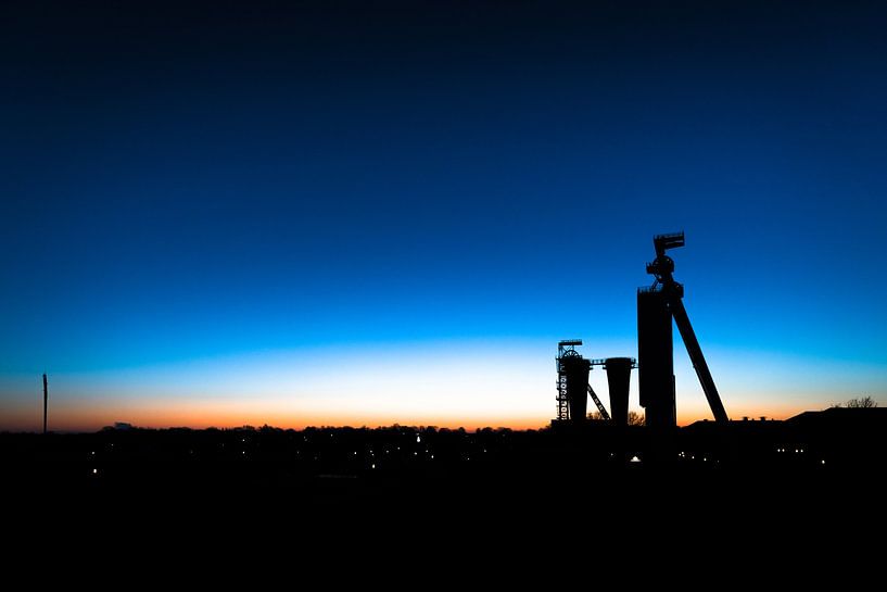 Shaft tower at sunrise by Capacidad Fotografie