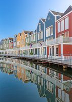 Les maisons arc-en-ciel en réflexion