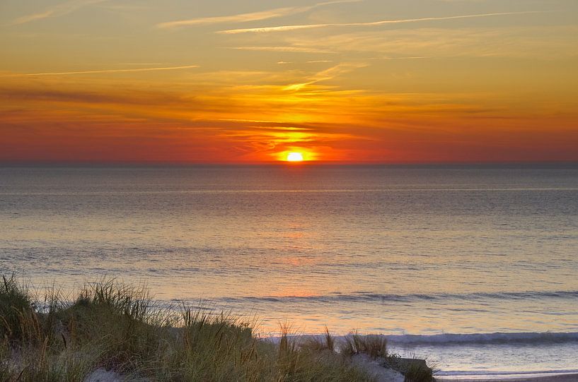 Sonne fällt rotglühend ins Meer von Fartifos
