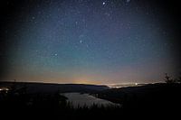 Le réservoir de Rursee sous un ciel étoilé
