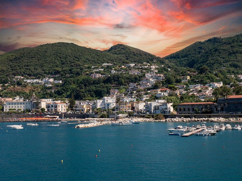 Blick auf die Bucht vor der Insel Ischia in Italien von Animaflora PicsStock