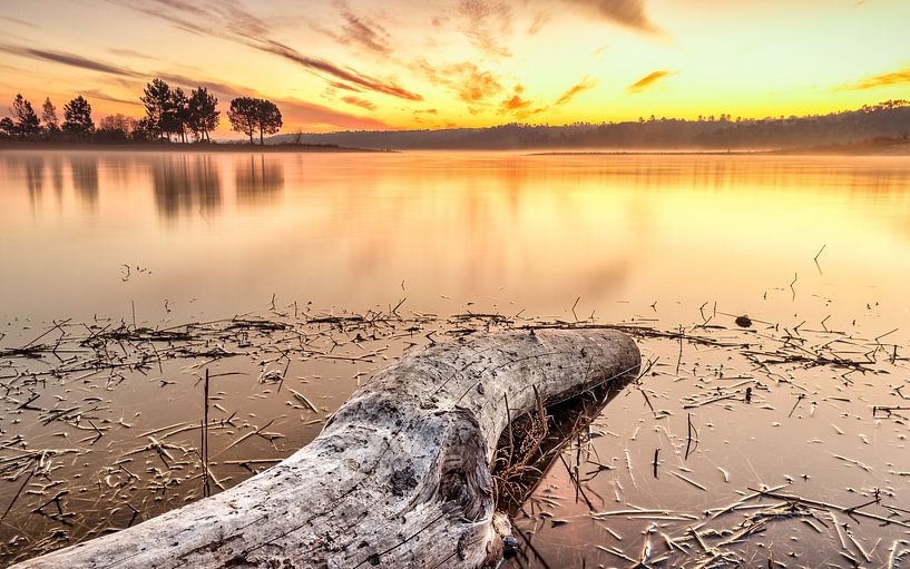 Lac au coucher du soleil par VIDEOMUNDUM