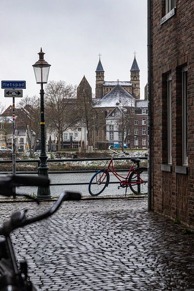 Winterliche Ansicht von Maastricht und der &quot;Our dear vrouwe&quot; Kirche von Kim Willems