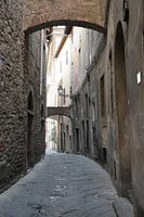 Strolling through the states of Siena, Tuscany