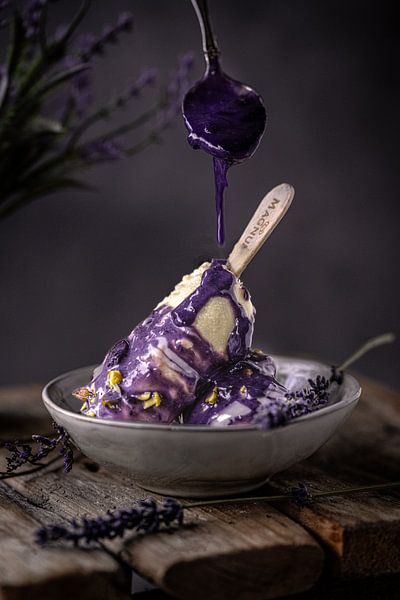 PURPLE - 2 by Carin van Kranenburg