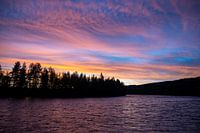 Ciel magnifique au-dessus de la rivière en Suède
