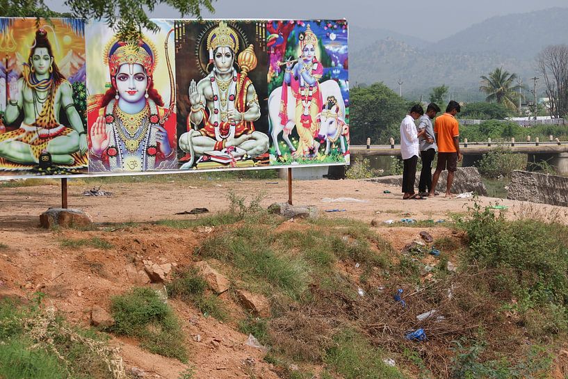 Travel photography: three men and four gods, India by Danielle Roeleveld