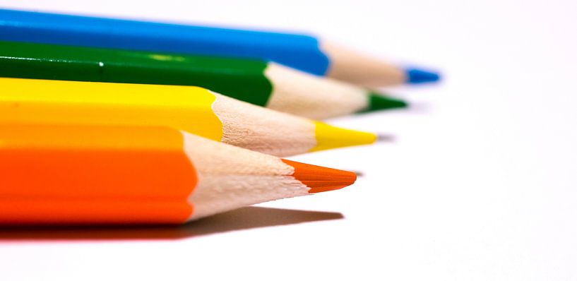 Gekleurde potloden op een rij 2 von Michel Knikker