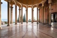 Verlassener Bahnhof mit Aussicht.