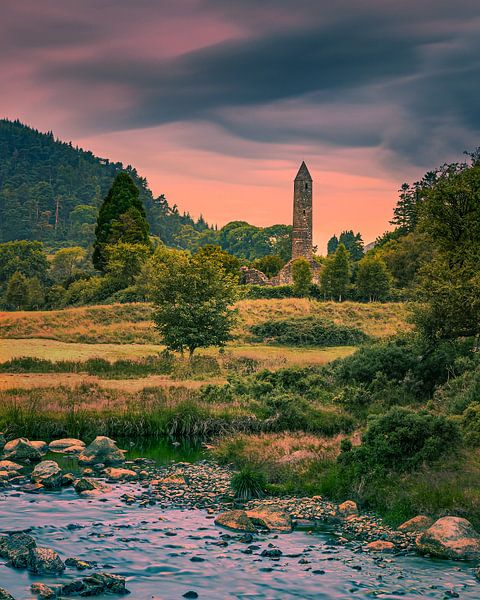 Zonsondergang bij Glendalough, Wicklow Mountains, Ierland van Henk Meijer Photography