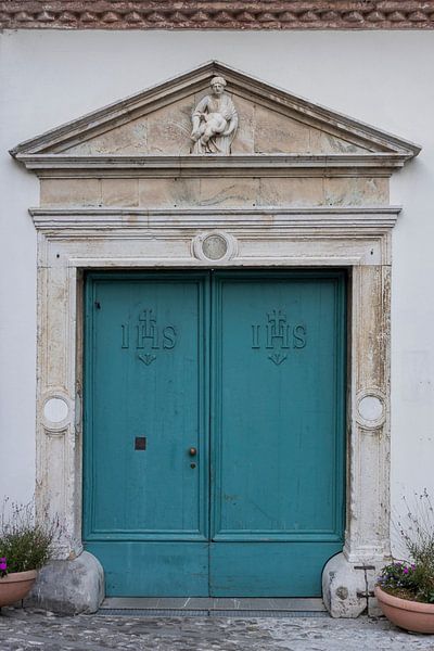 Porte bleue avec colonnes romaines par Sander Groenendijk