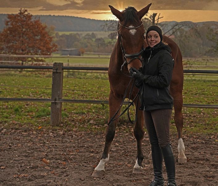 Meilleurs amis - hongre rhénan brun et sa cavalière par Babetts Bildergalerie