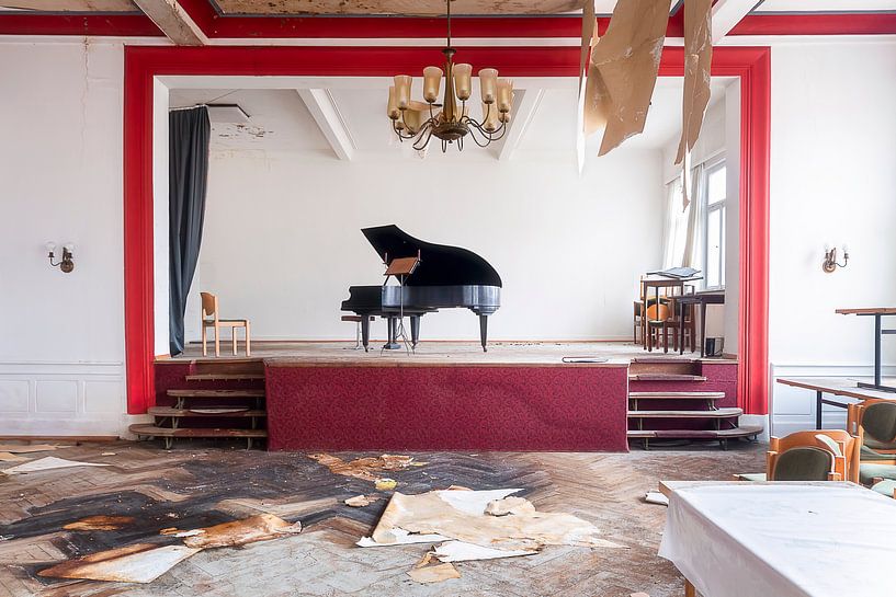 Abandoned Piano in Hotel. by Roman Robroek - Photos of Abandoned Buildings