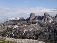 Spektakuläres Bergfoto der berühmten Drei Zinnen in den Dolomiten – ein zeitloses Motiv für alle Bergliebhaber. Klare Strukturen, beeindruckende Felswände und die unverwechselbare alpine Kulisse