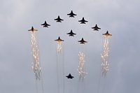 Le F-16 s'envole au-dessus du F-35